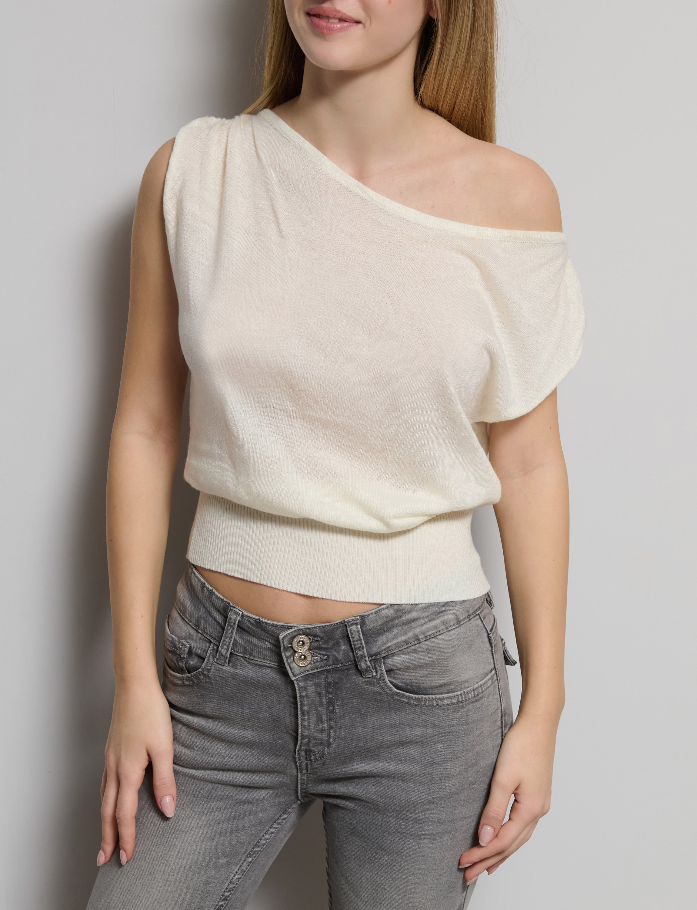 Top in maglia off-shoulder manica corta