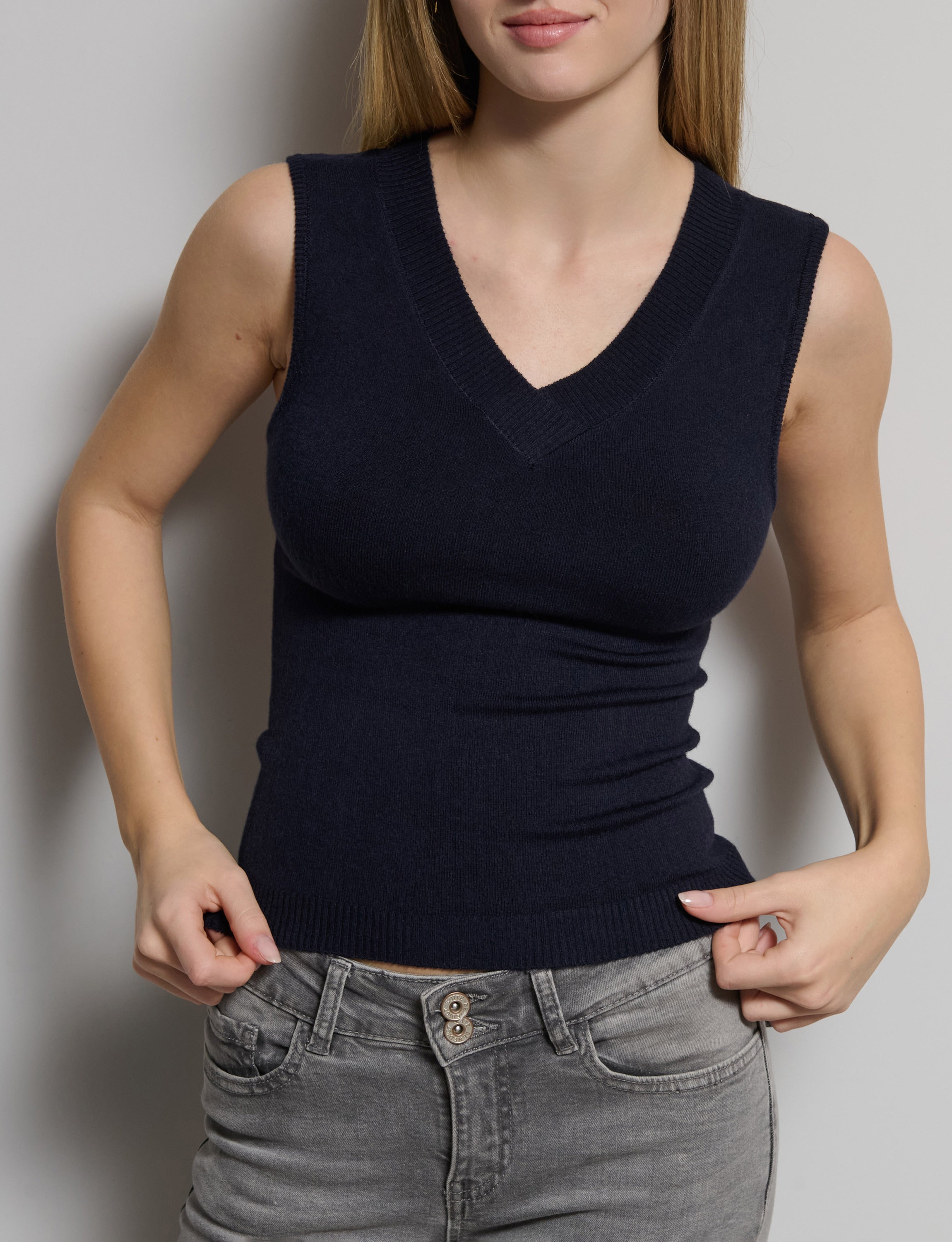 Top in maglia giro manica con scollo a V