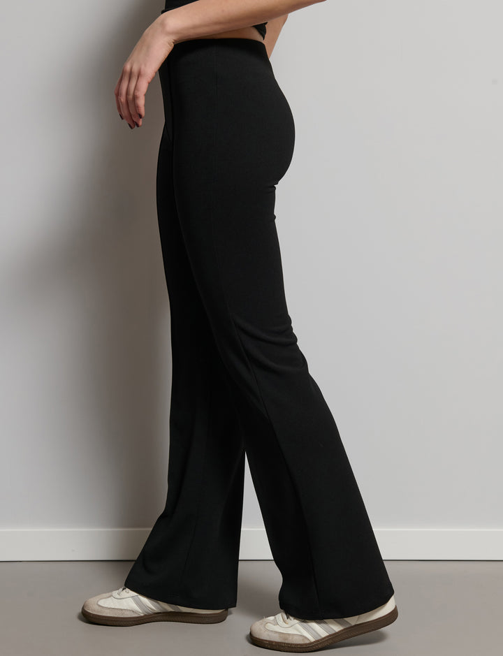 Pantalone elastico con nervatura