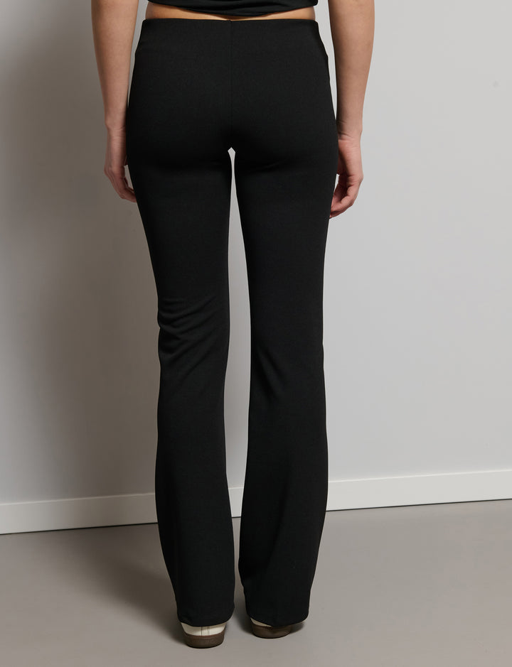 Pantalone elastico con nervatura