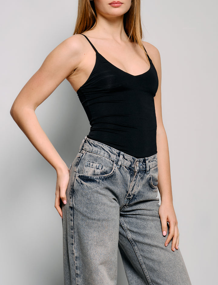 Body aderente nero con spalline regolabili