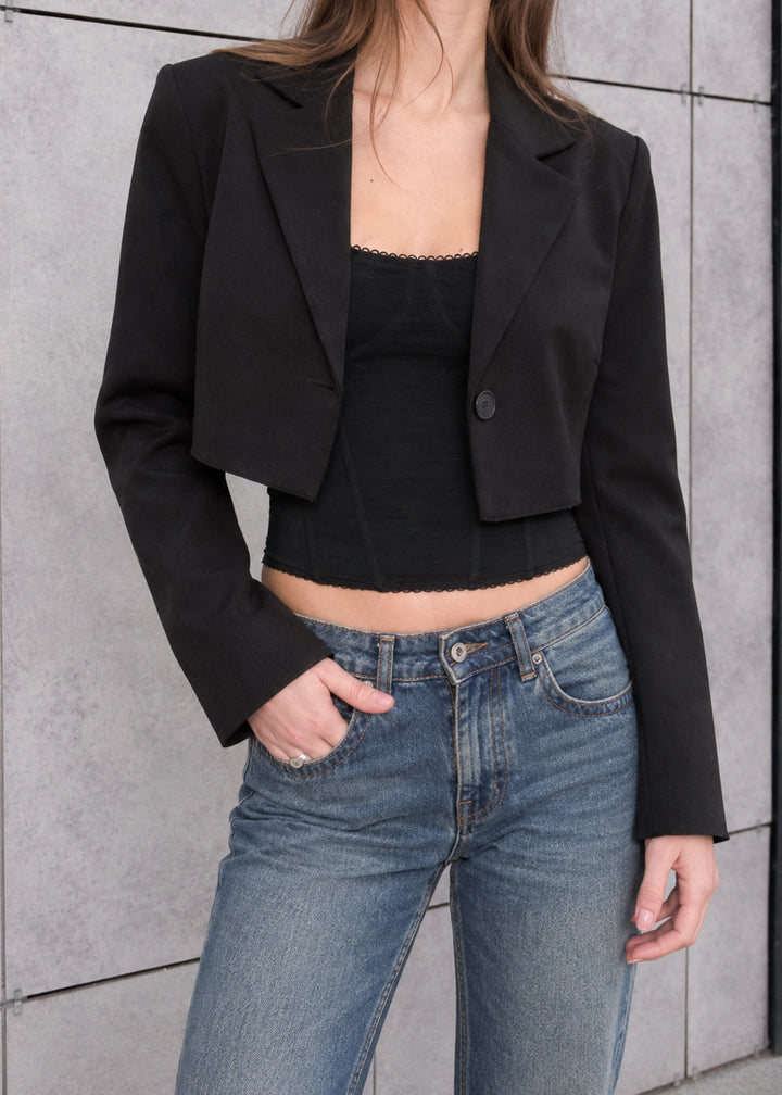 Blazer crop nero monopetto copertina
