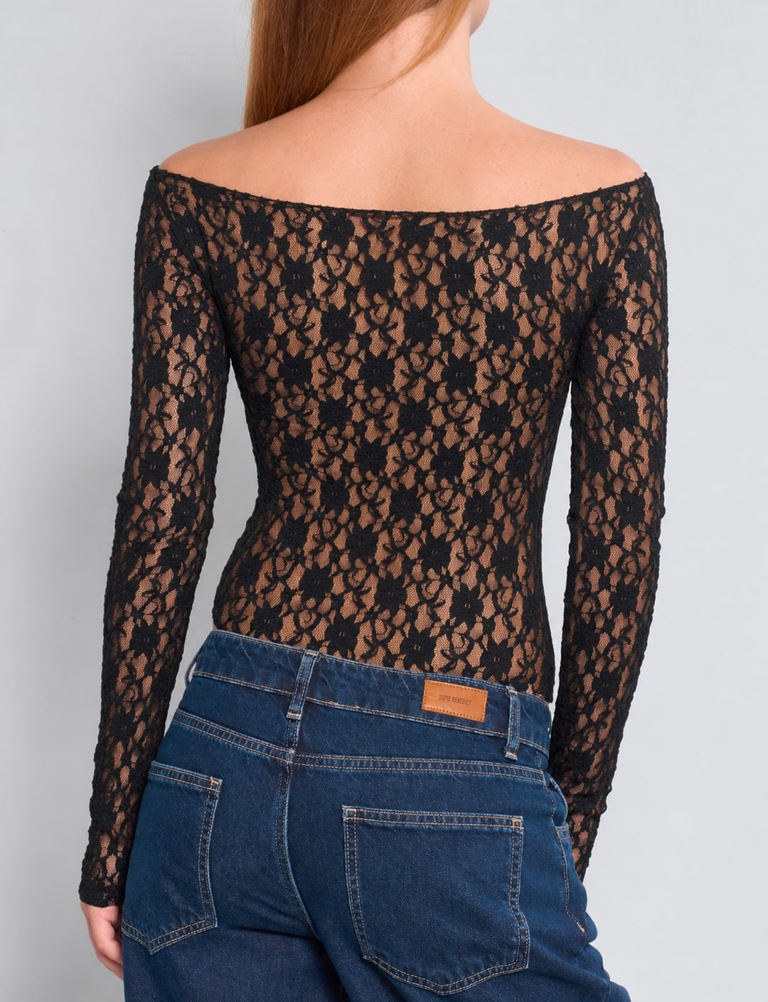 Body nero in pizzo a manica lunga con scollo a barchetta retro