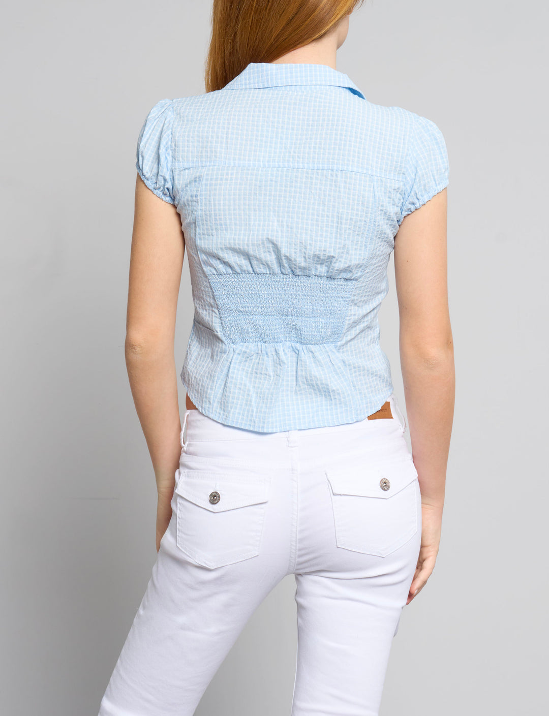 Camicetta azzurra a quadretti con arricciature retro