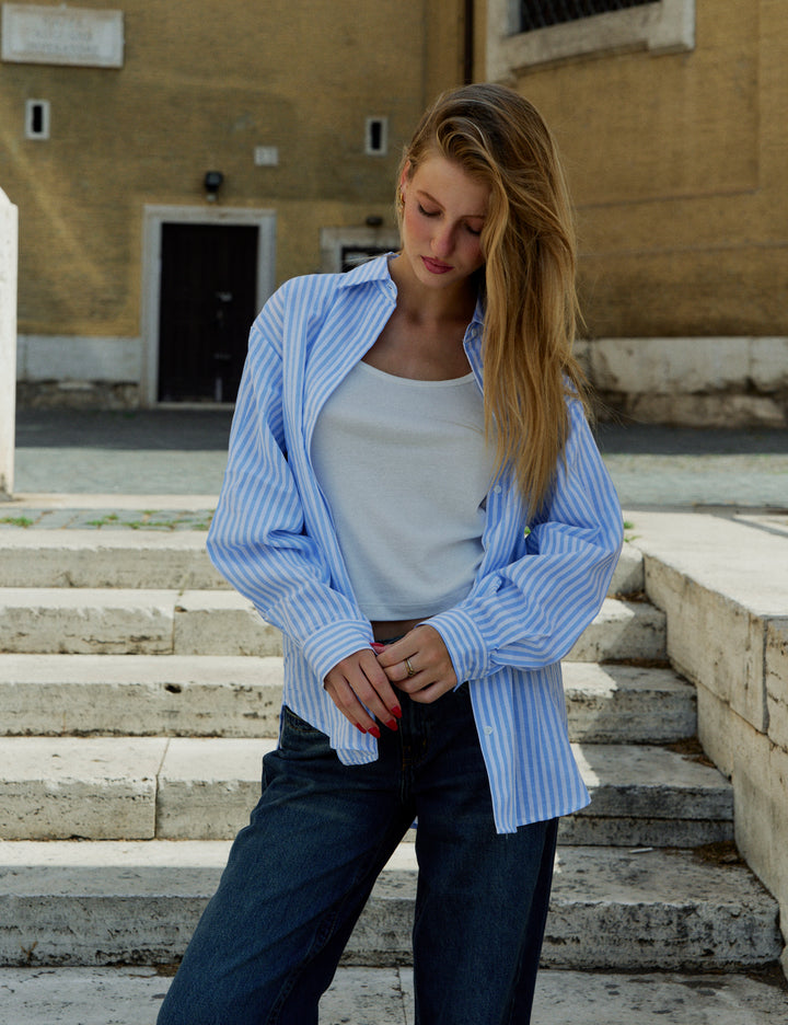 Camicia a righe azzurre oversize copertina