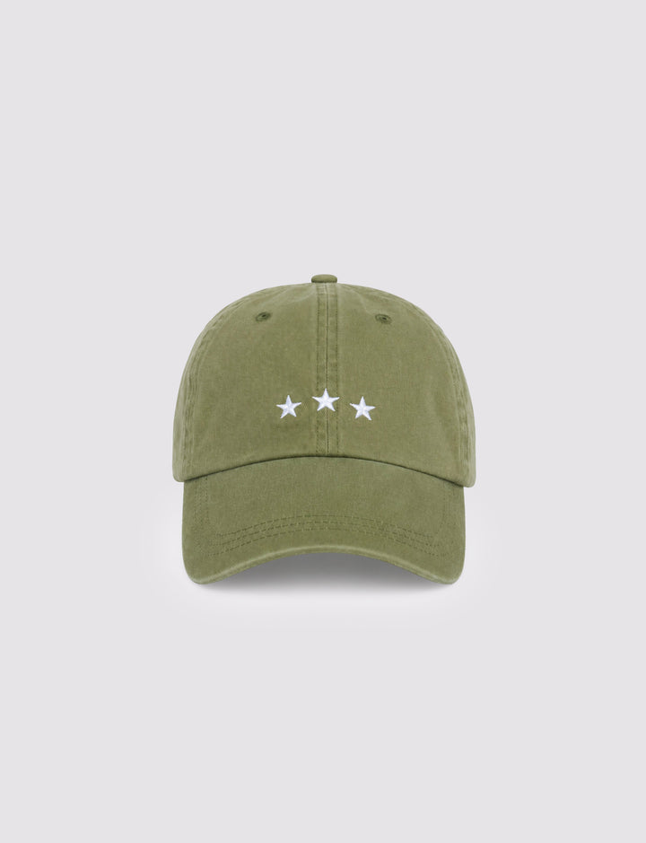 Cappello verde salvia con tre stelle still life