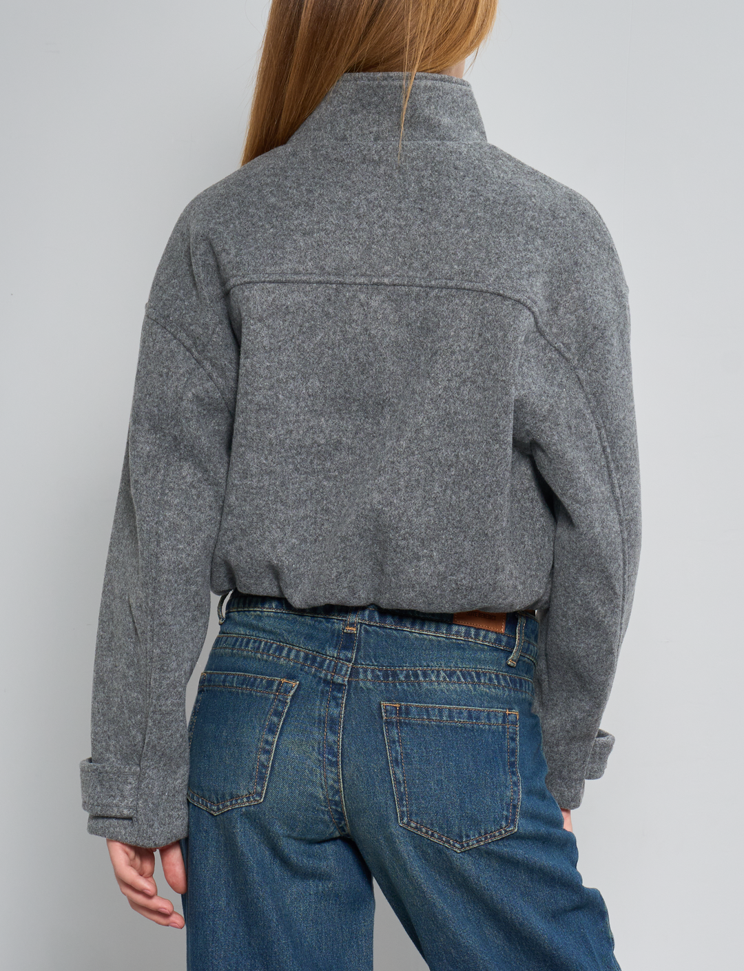 Cappotto corto grigio a collo alto retro
