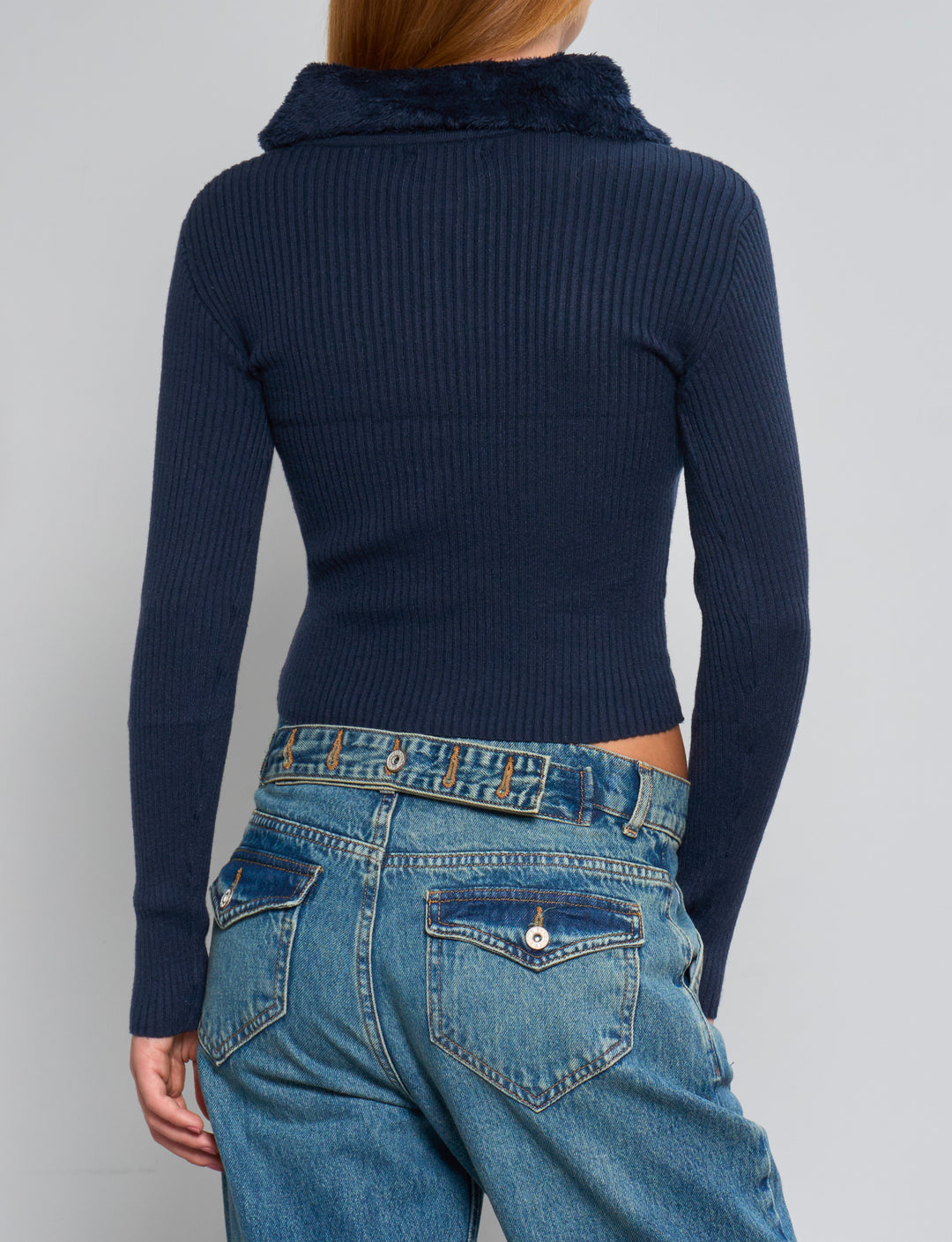 Cardigan corto a costine blu navy con colletto in pelliccia retro