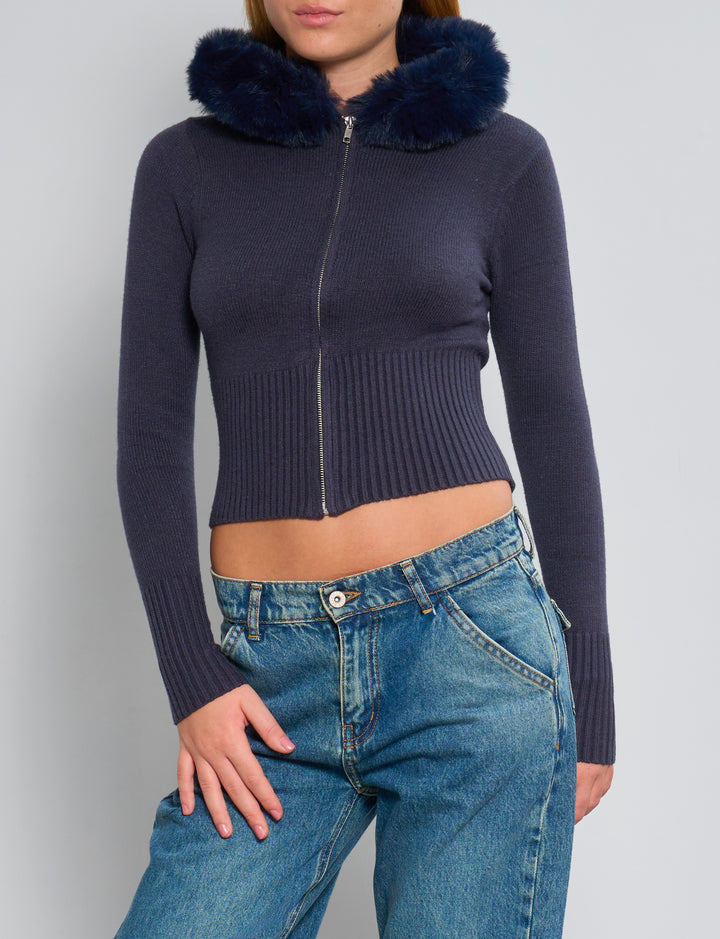 Cardigan corto blu notte con cappuccio e pelliccia frontale
