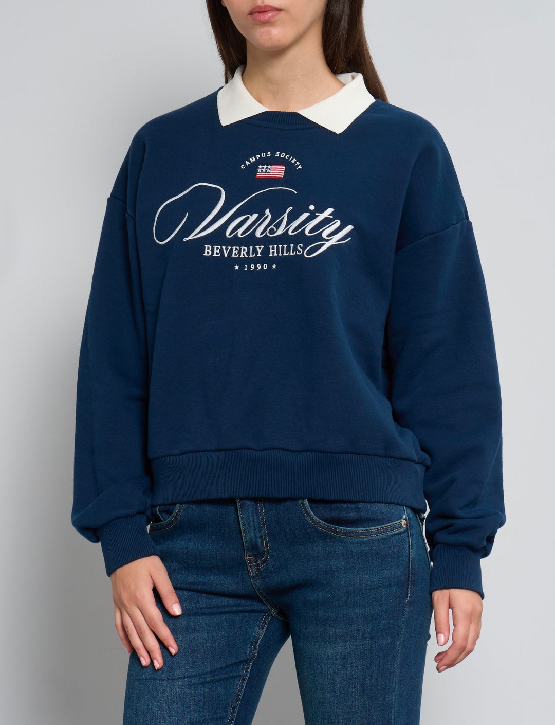 Felpa blu navy con colletto e ricami in stile americano frontale