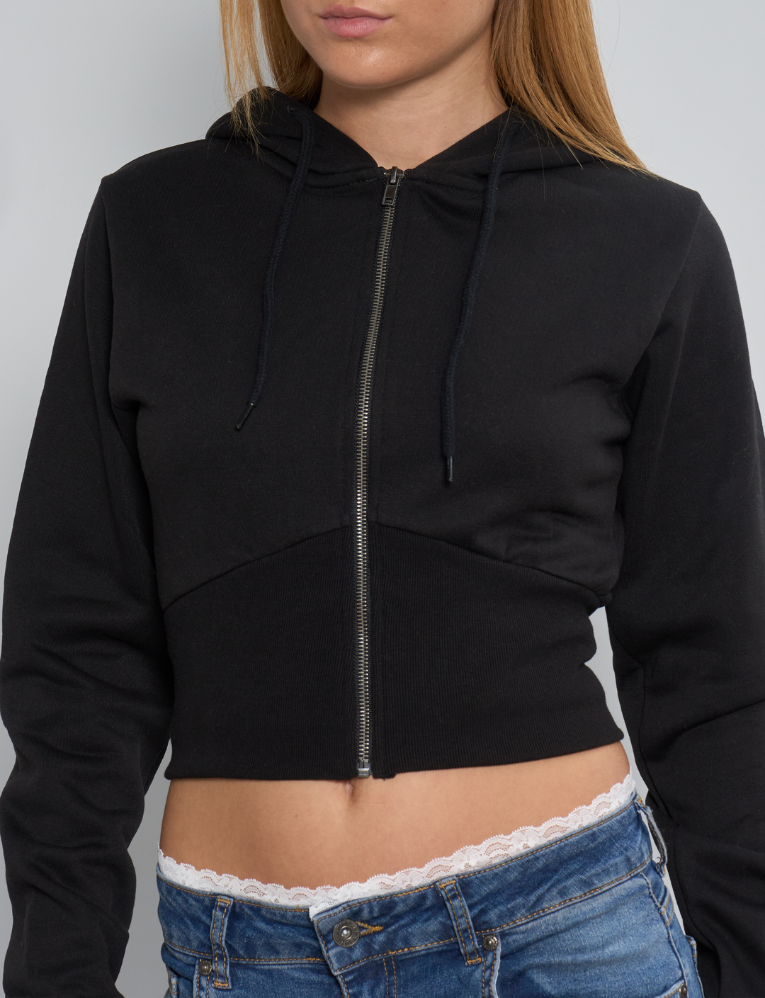 Felpa crop nera effetto corsetto dettaglio