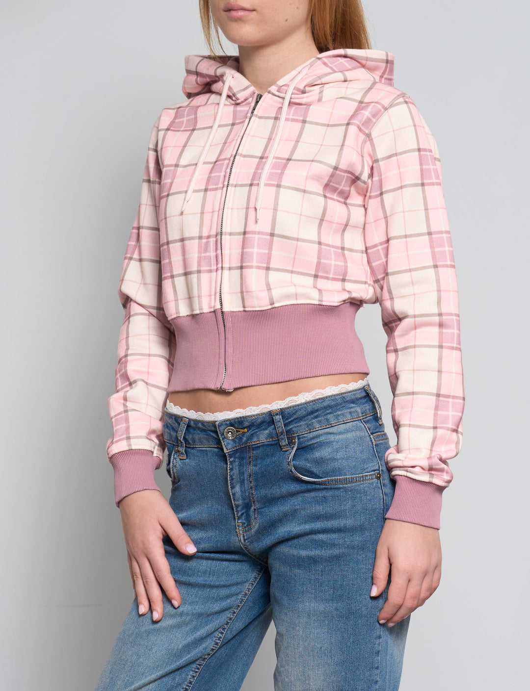 Felpa crop rosa a quadri con scritta "perfect" frontale
