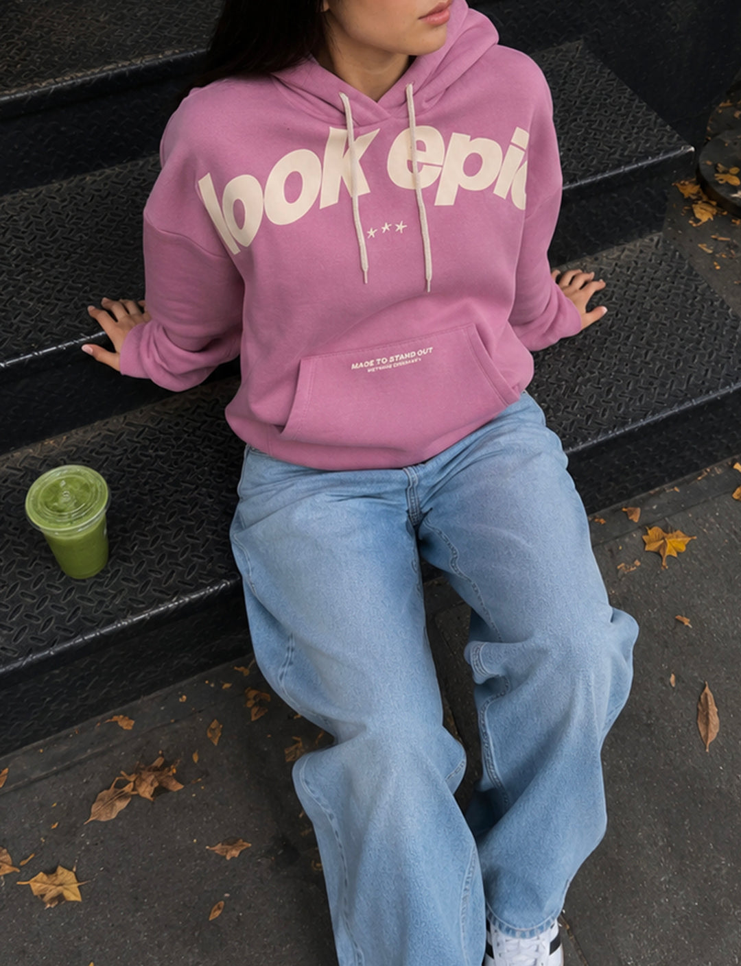 Felpa oversize rosa con stampa "look epic" copertina