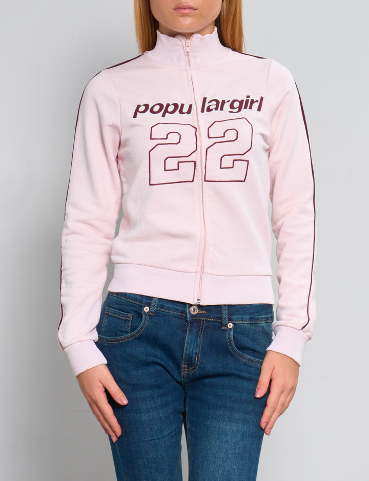 Felpa rosa con collo alto e ricamo “popular girl” con numero 22 frontale