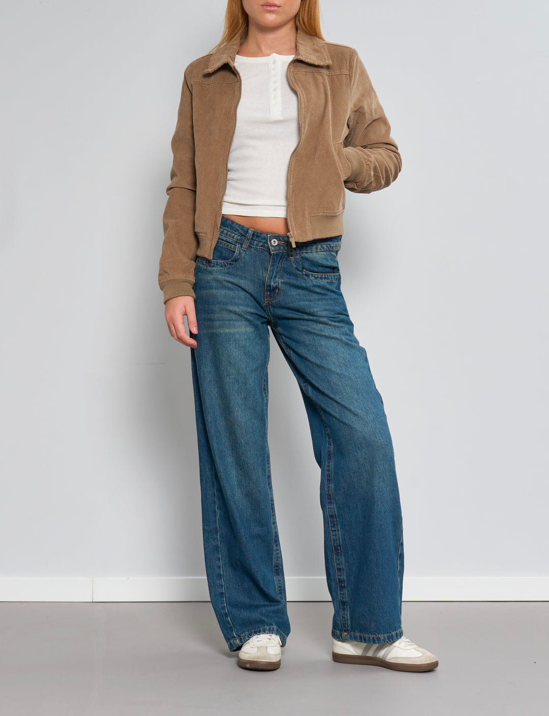 Giacca bomber corta in velluto a coste color cuoio look