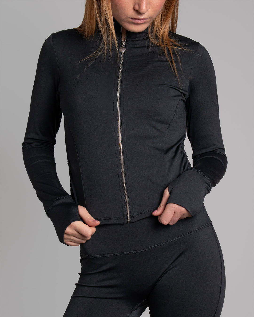 Giacca sportiva nera con zip frontale