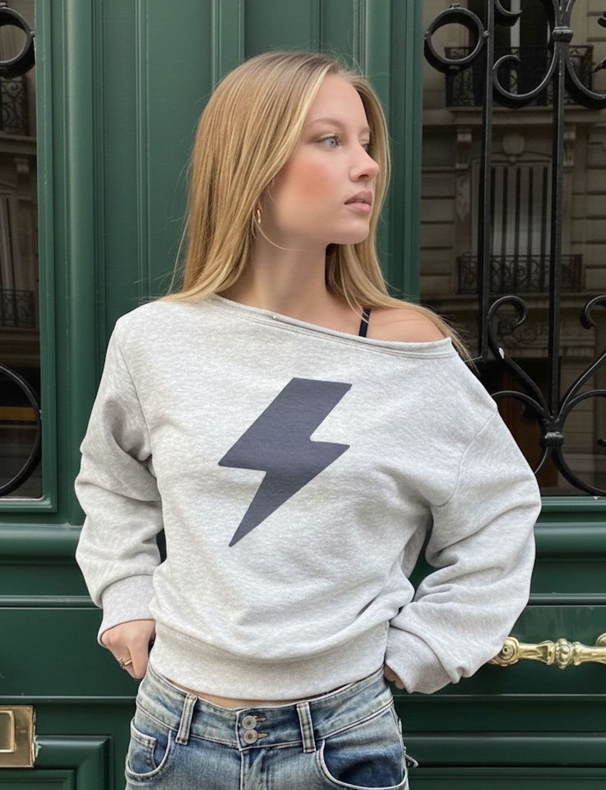 Off-the-shoulder sweatshirt with lightning bolt print – Suite Benedict