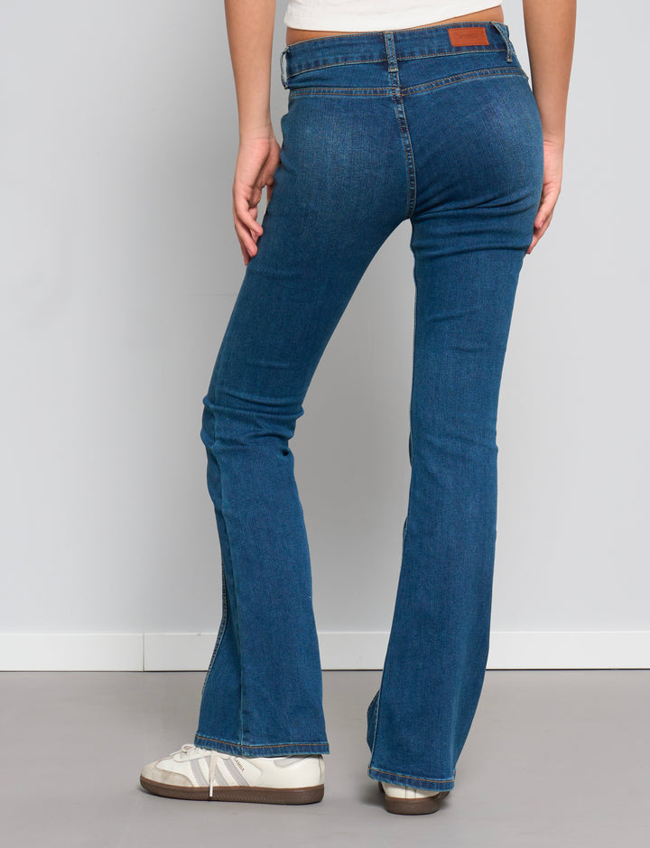 Jeans a zampa con fibbia argento retro