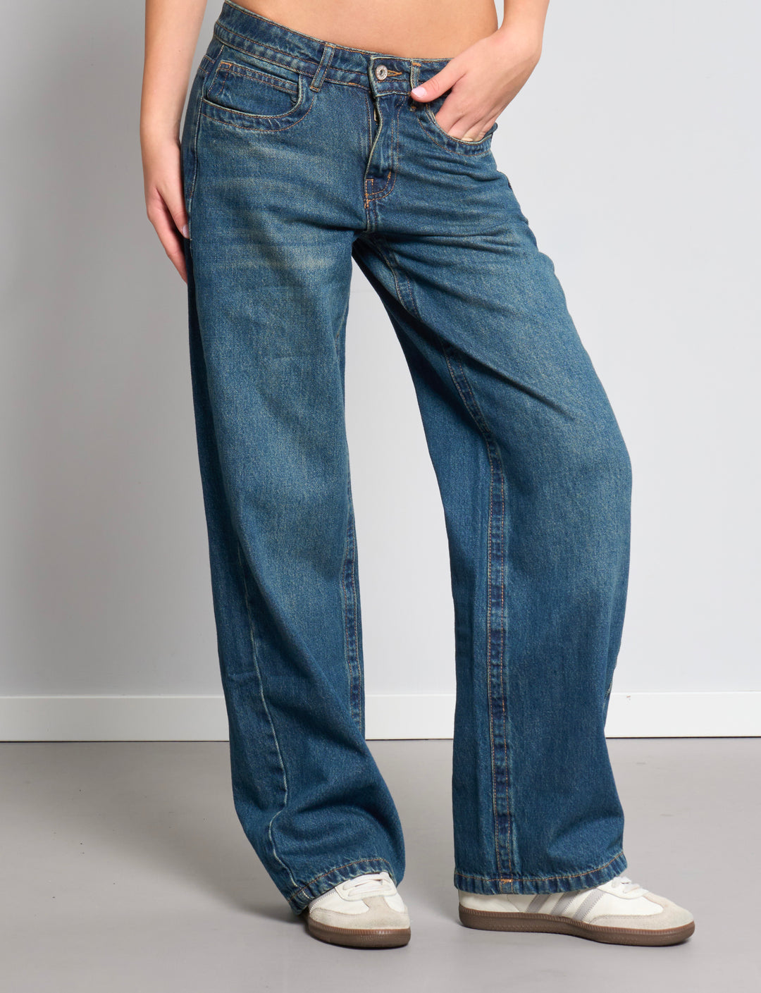 Jeans barrel leg a vita regolare frontale