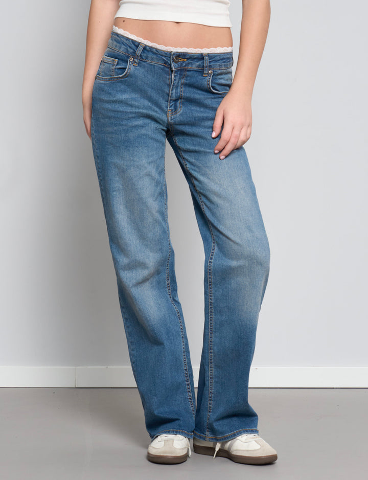 Jeans dritto con pizzo frontale