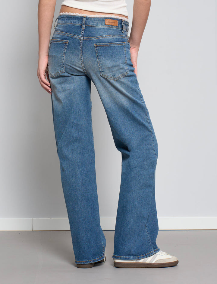 Jeans dritto con pizzo retro