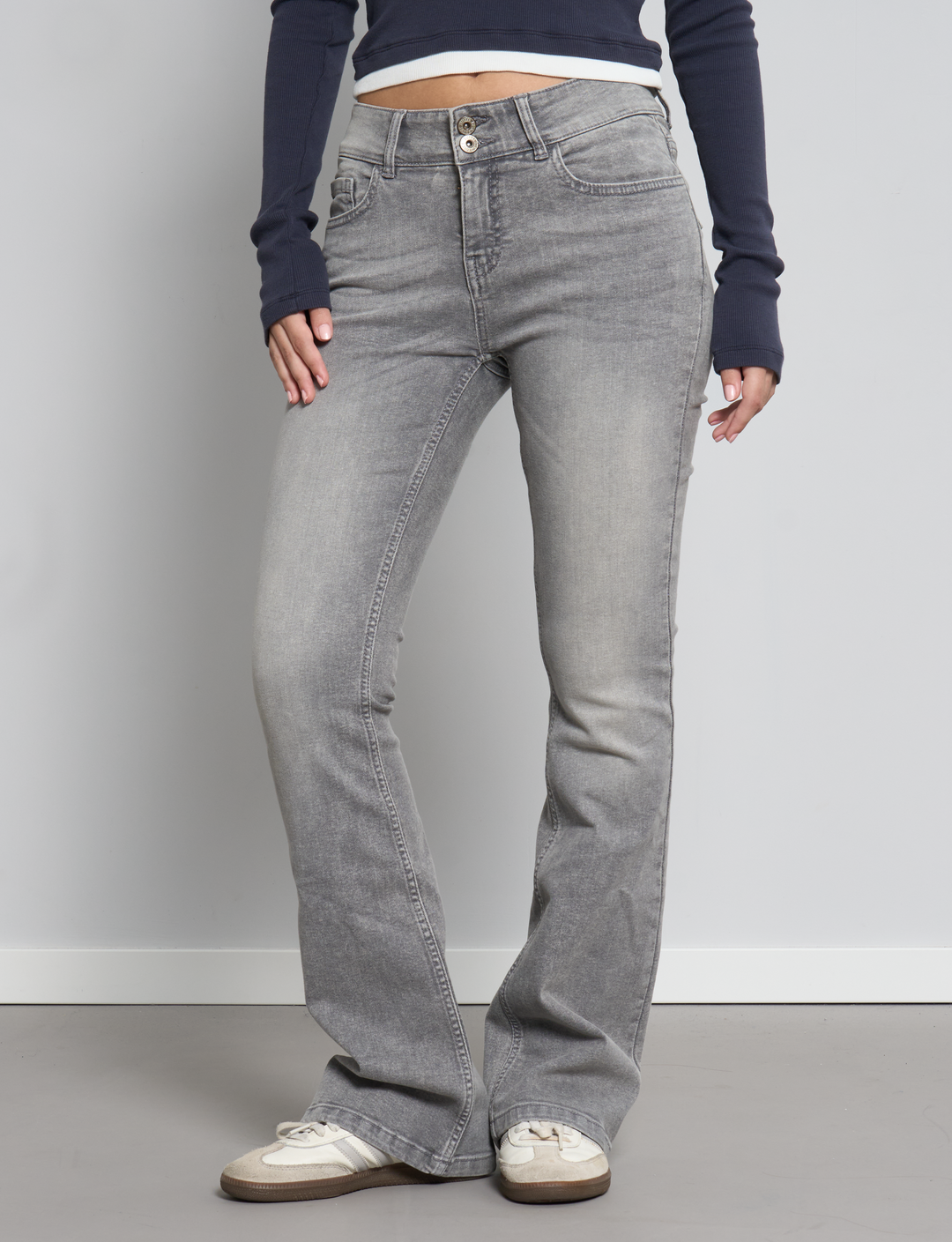 Jeans flare grigio frontale