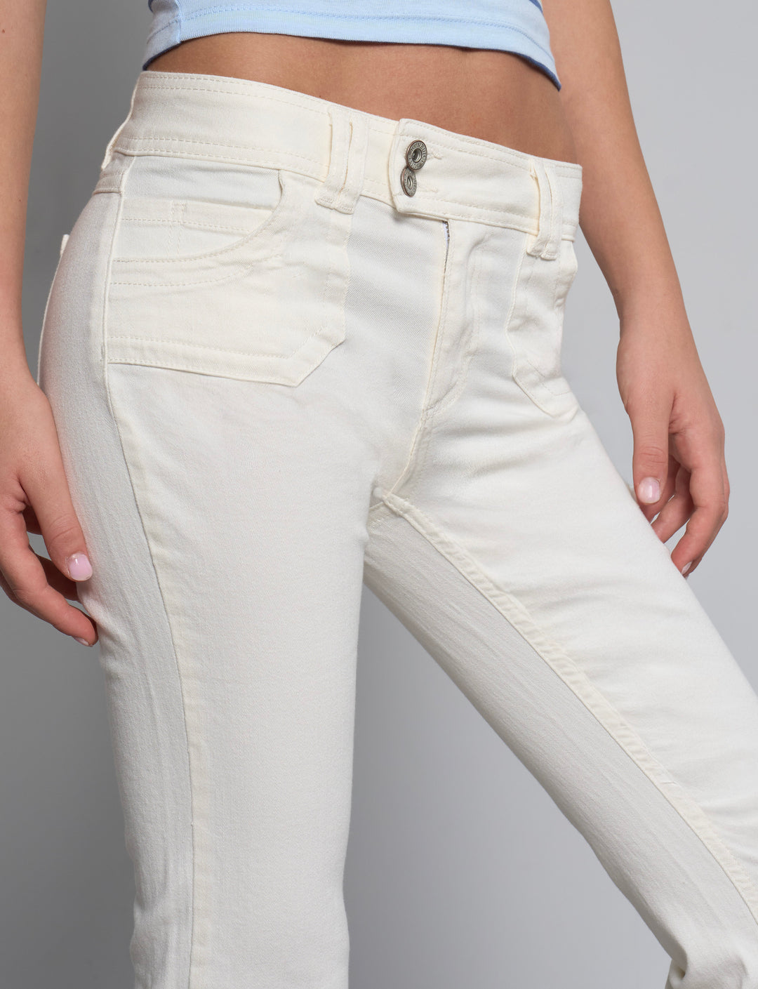 Jeans panna svasati con stelle in borchie bottoni
