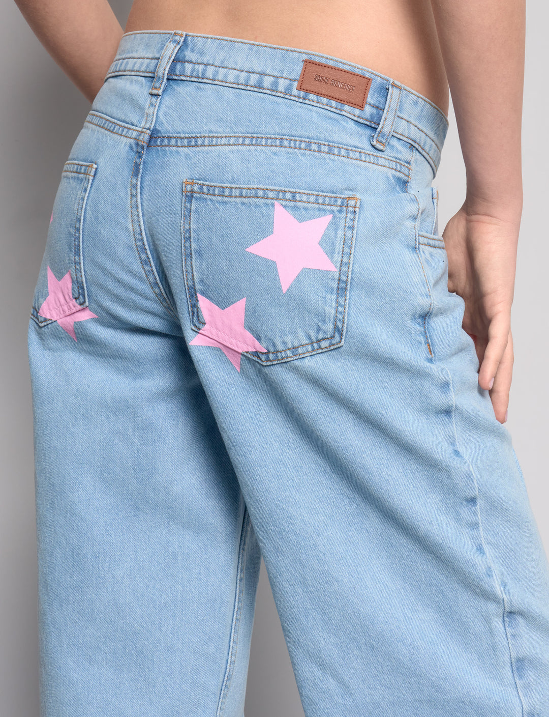 Jeans straight con stelle