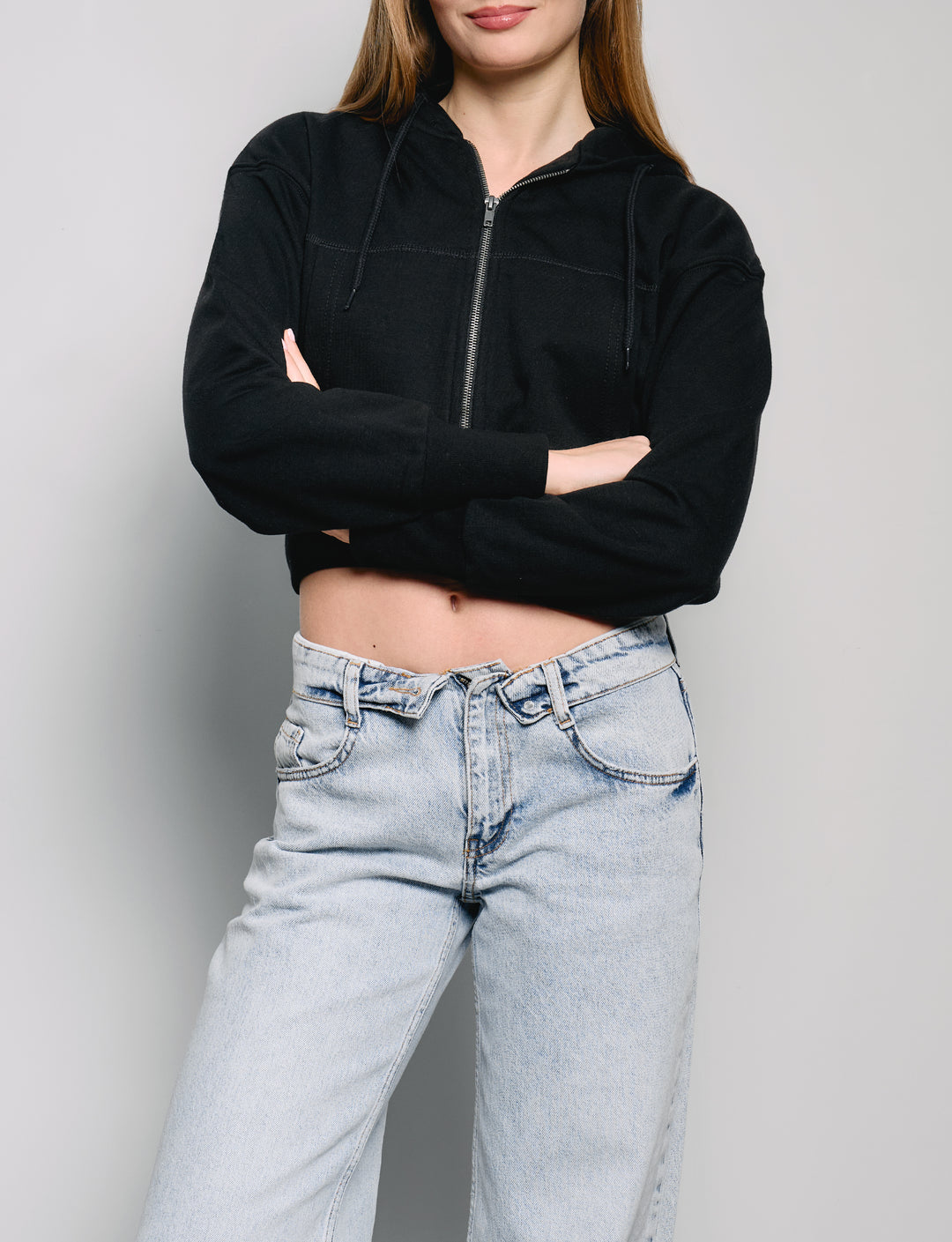 Felpa nera crop con zip