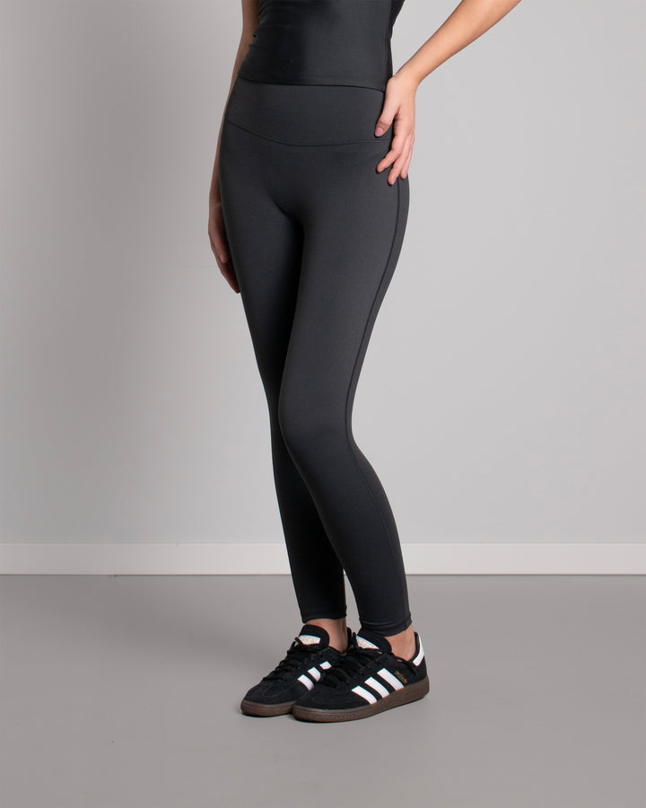 Leggings sportivi neri con arricciatura frontale