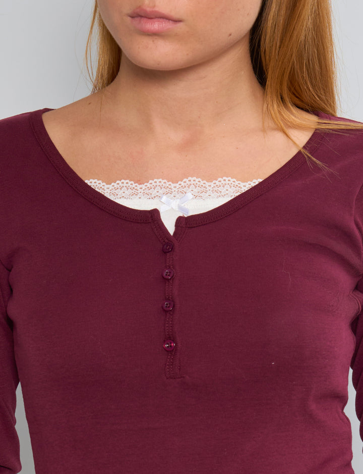 Maglia bordeaux a maniche lunghe con bottoncini e pizzo dettaglio