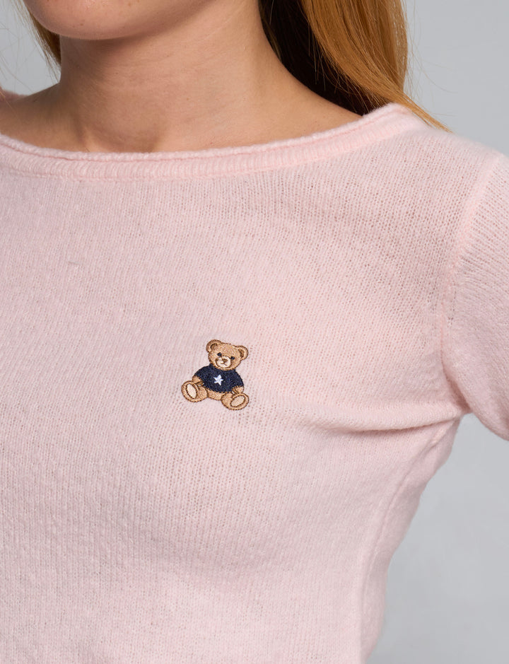 Maglia crop rosa a maniche lunghe con ricamo orsetto dettaglio