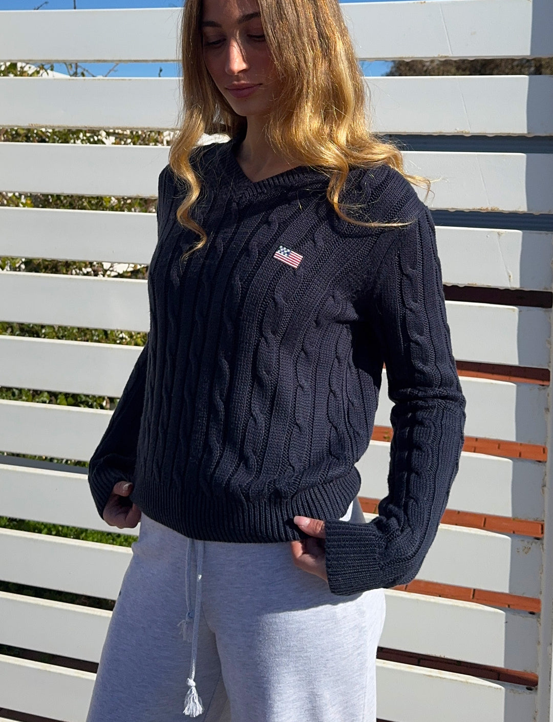 Maglione a trecce blu navy con ricamo bandiera USA copertina