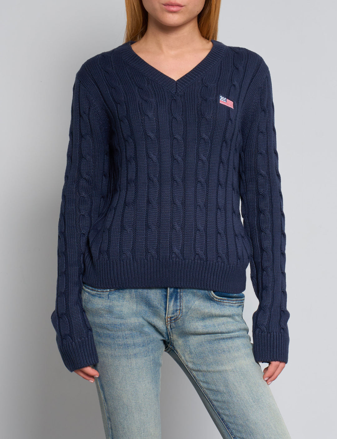 Maglione a trecce blu navy con ricamo bandiera USA frontale