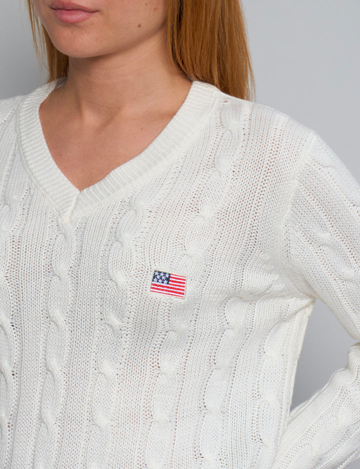 Maglione a trecce panna con ricamo bandiera USA dettaglio