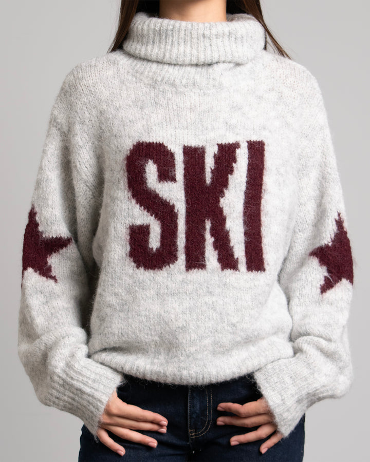 Maglione grigio con collo alto e scritta “SKI” frontale