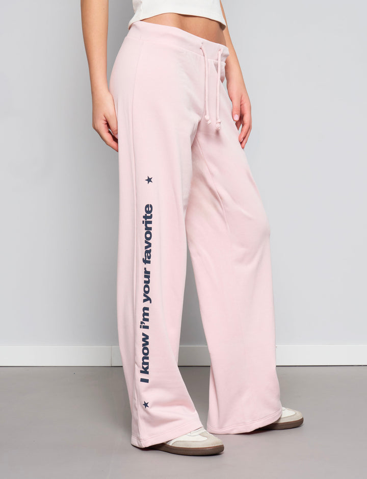 NAOMI-FAV-Pantalone tuta rosa con scritta "I know I'm your favorite" frontale