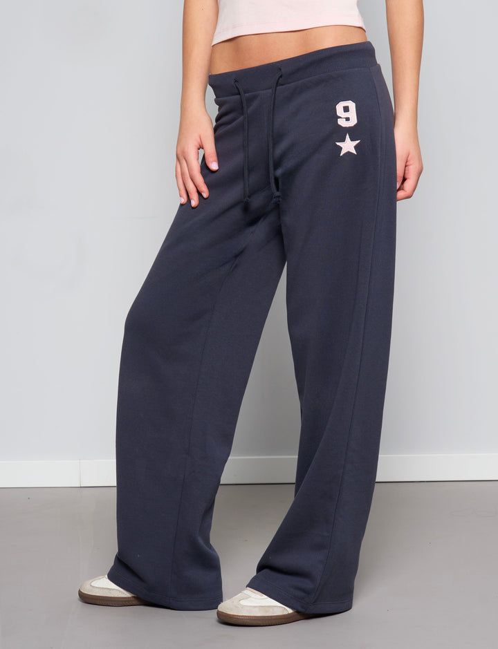 NAOMI-NOVSTA-pantalone tuta blu con 9 e stella frontale