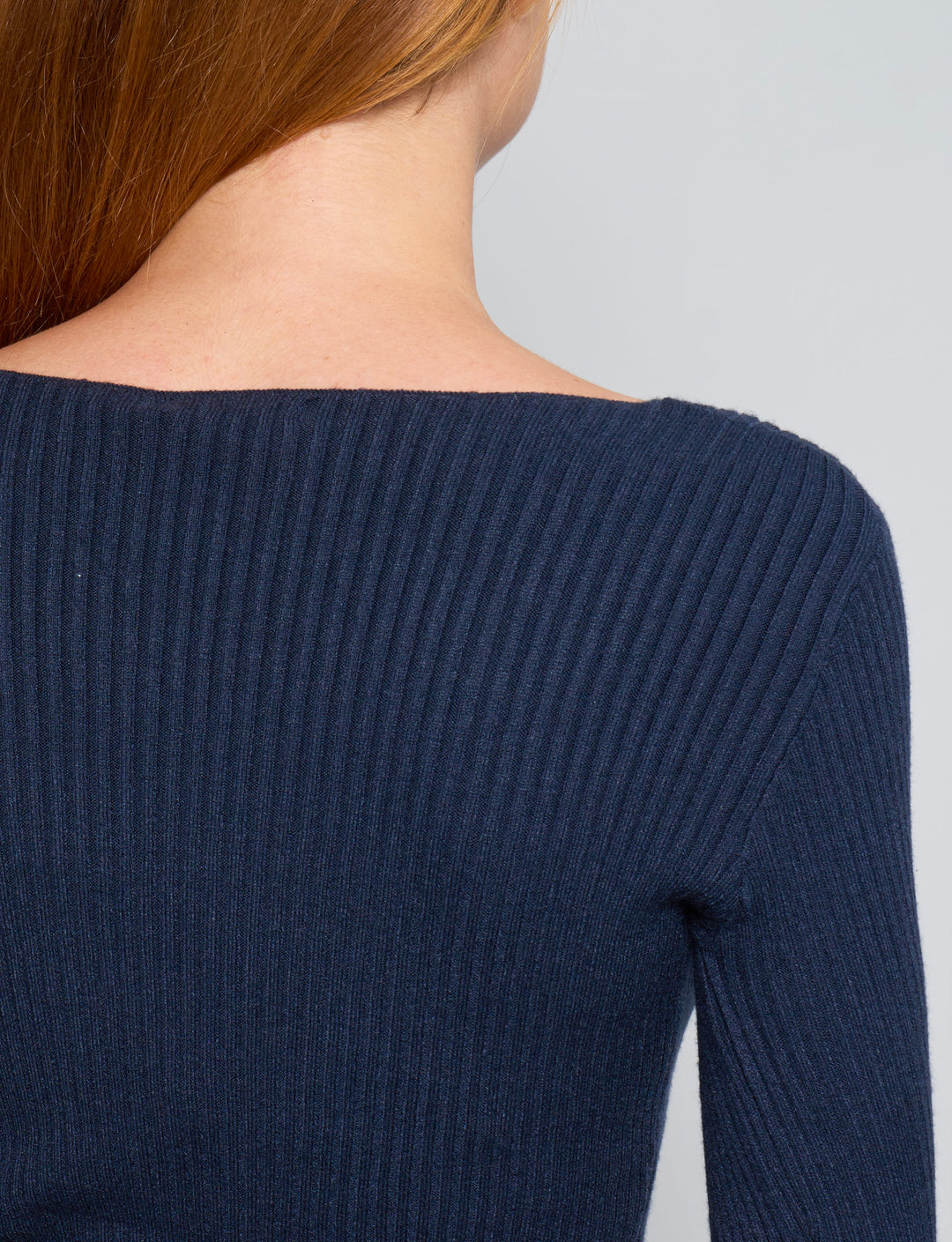 PANCHINA-NEW262- Top corto blu navy a manica lunga a costine dettaglio