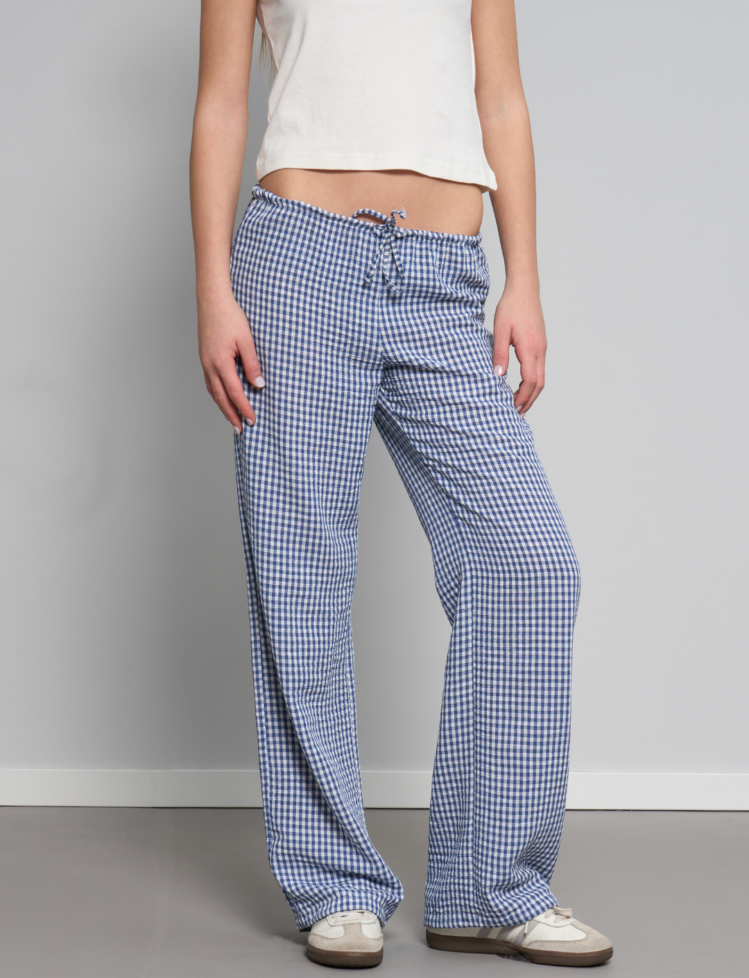 Pantalone a quadretti blu frontale