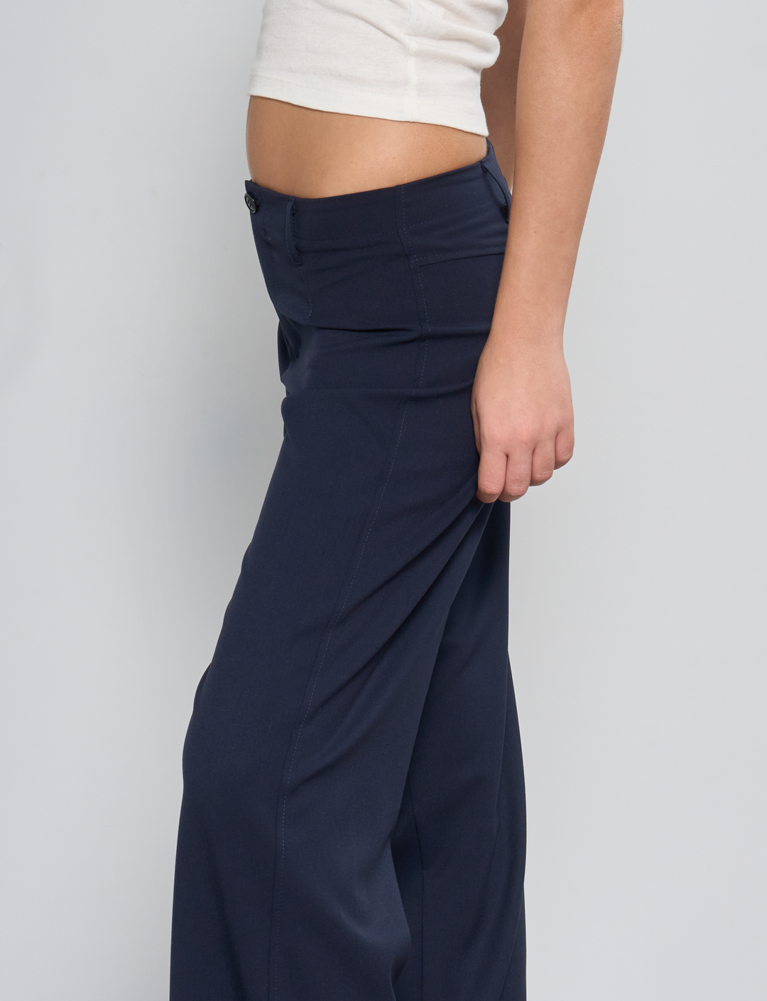 Pantalone blu navy elegante a palazzo dettaglio