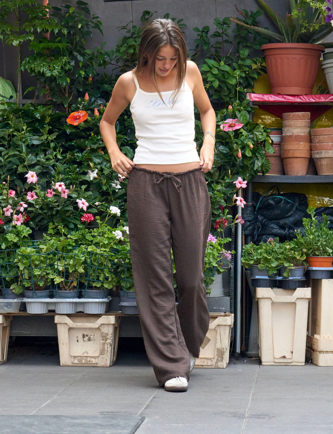 Pantalone effetto lino marrone copertina