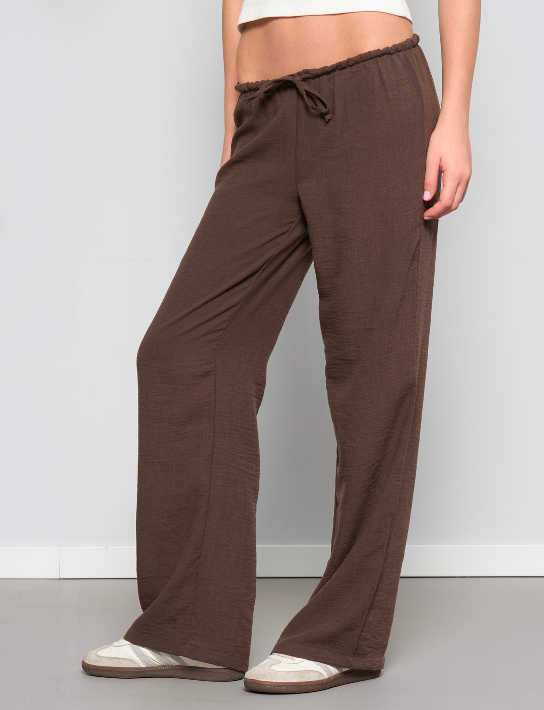 Pantalone effetto lino marrone frontale