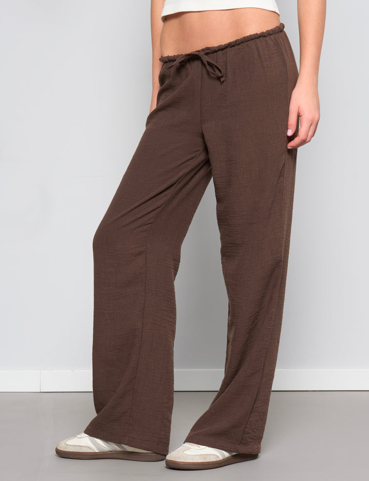 Pantalone effetto lino marrone frontale