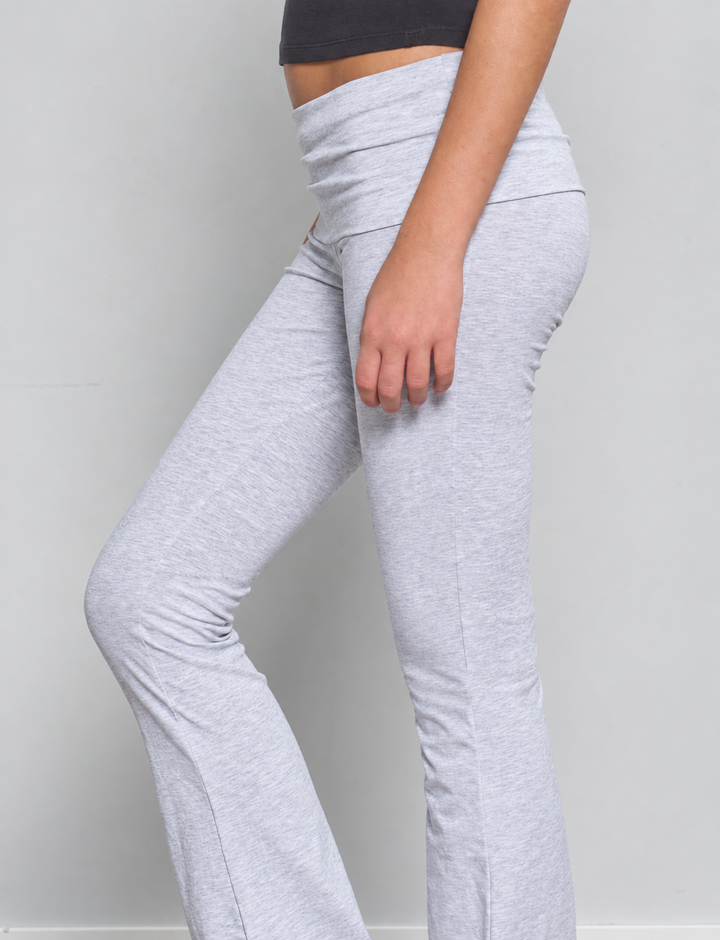 Pantalone flare grigio in jersey con fascia risvoltata dettaglio