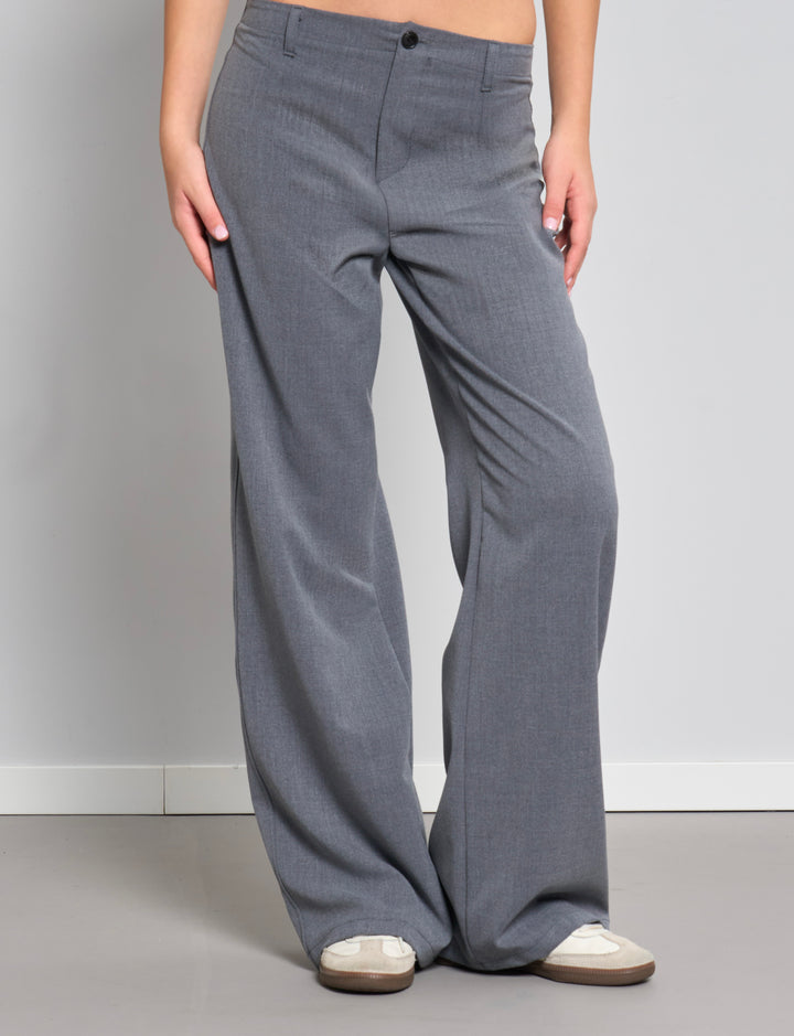Pantalone grigio scuro elegante a palazzo frontale