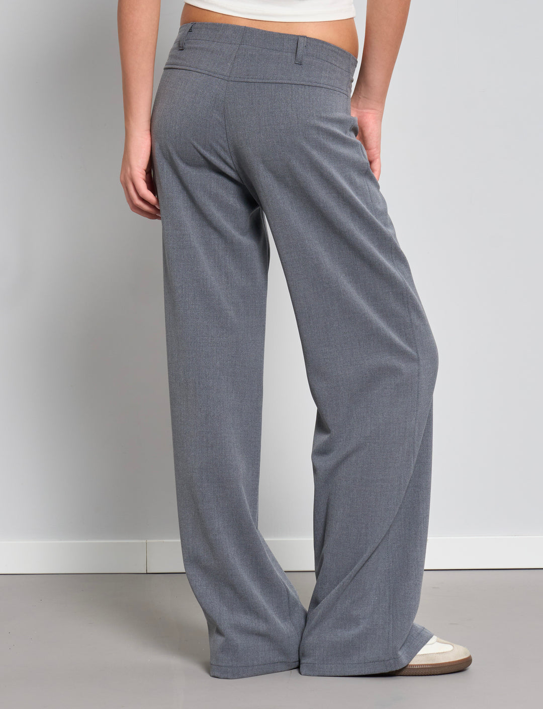 Pantalone grigio scuro elegante a palazzo retro