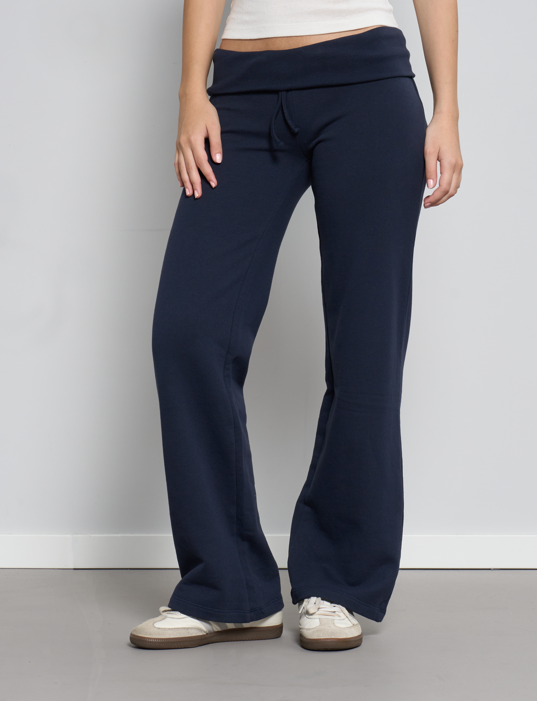 Pantalone in felpa blu navy con scritta NYC frontale