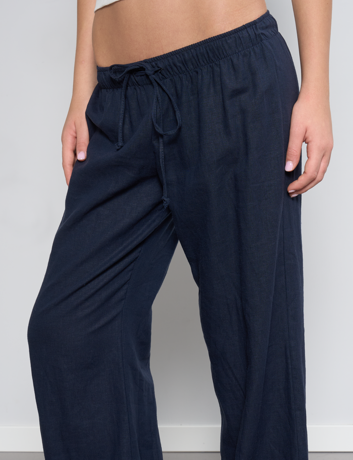 Pantalone in lino blu navy a palazzo dettaglio