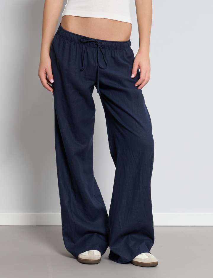 Pantalone in lino blu navy a palazzo frontale